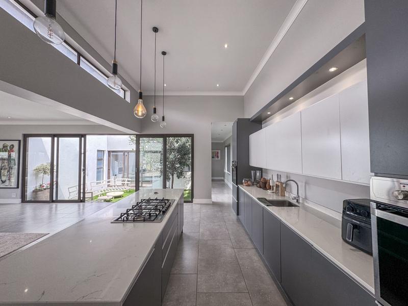 Spacious Modern Home on the Greenbelt in Midstream Ridge
