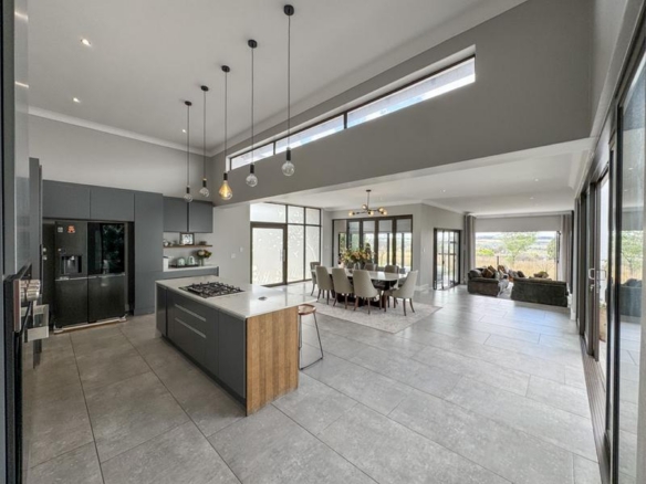 Spacious Modern Home on the Greenbelt in Midstream Ridge