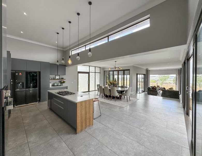 Spacious Modern Home on the Greenbelt in Midstream Ridge