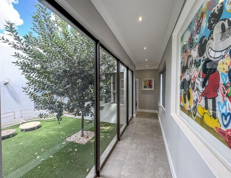 Spacious Modern Home on the Greenbelt in Midstream Ridge