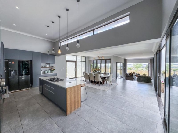 Spacious Modern Home on the Greenbelt in Midstream Ridge