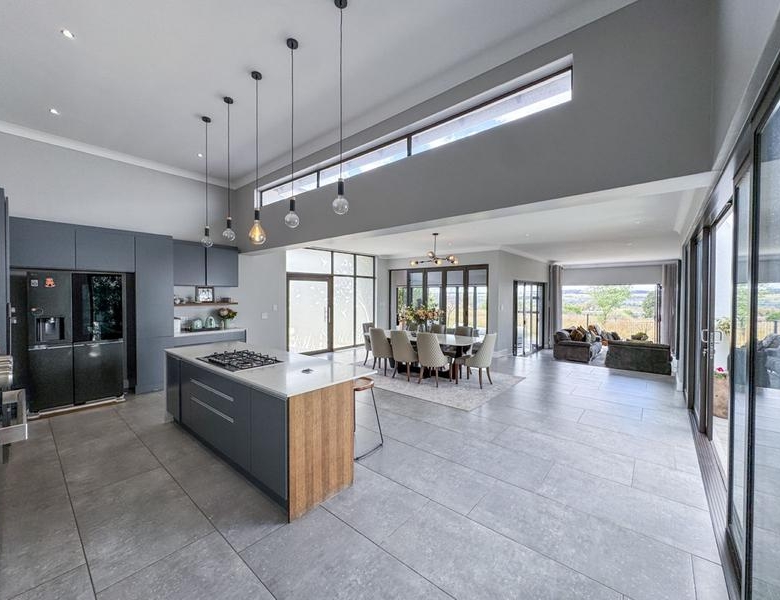 Spacious Modern Home on the Greenbelt in Midstream Ridge