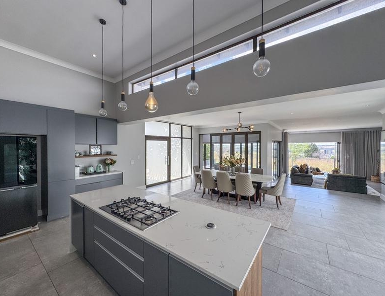 Spacious Modern Home on the Greenbelt in Midstream Ridge