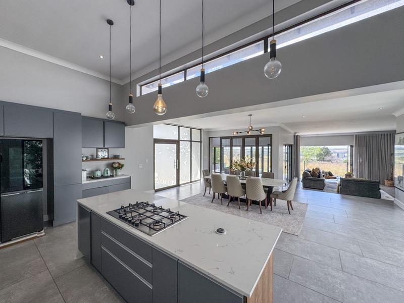 Spacious Modern Home on the Greenbelt in Midstream Ridge