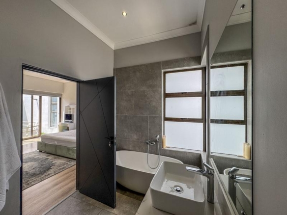 Spacious Modern Home on the Greenbelt in Midstream Ridge