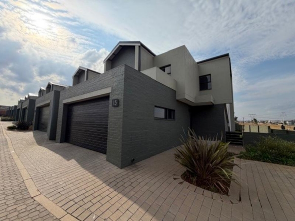 3 Bedrooms Townhouse to rent in Midstream Meadows Estate.