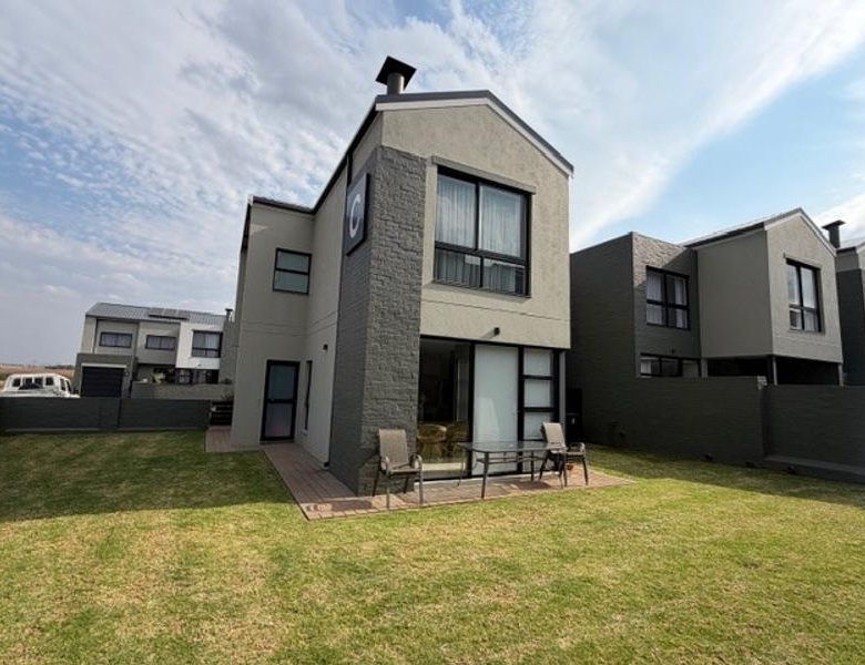 3 Bedrooms Townhouse to rent in Midstream Meadows Estate.