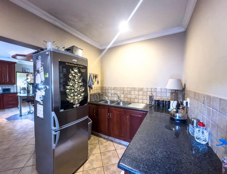 Beautiful 4-Bedroom Home to Rent in a Midstream Estate close to Schools