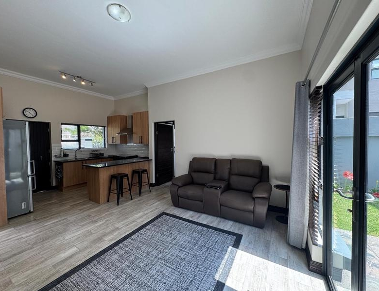One bedroom flat all on one level- Midlands Estate
