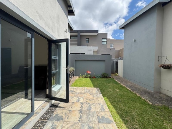 One bedroom flat all on one level- Midlands Estate