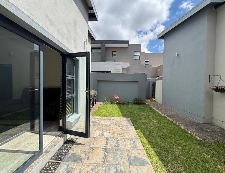 One bedroom flat all on one level- Midlands Estate