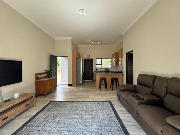 One bedroom flat all on one level- Midlands Estate