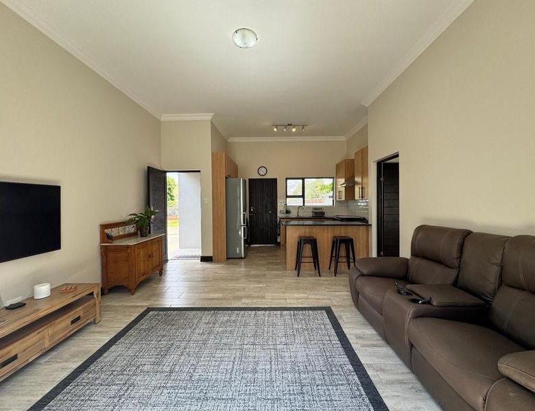 One bedroom flat all on one level- Midlands Estate