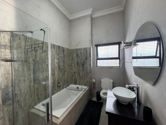 One bedroom flat all on one level- Midlands Estate