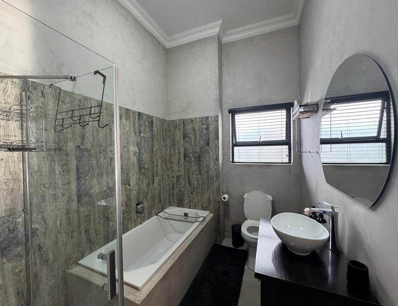 One bedroom flat all on one level- Midlands Estate