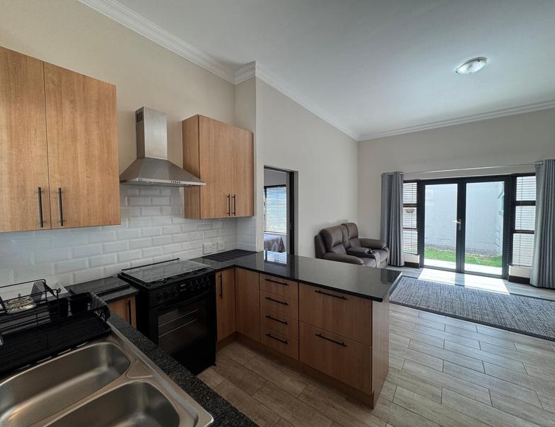 One bedroom flat all on one level- Midlands Estate
