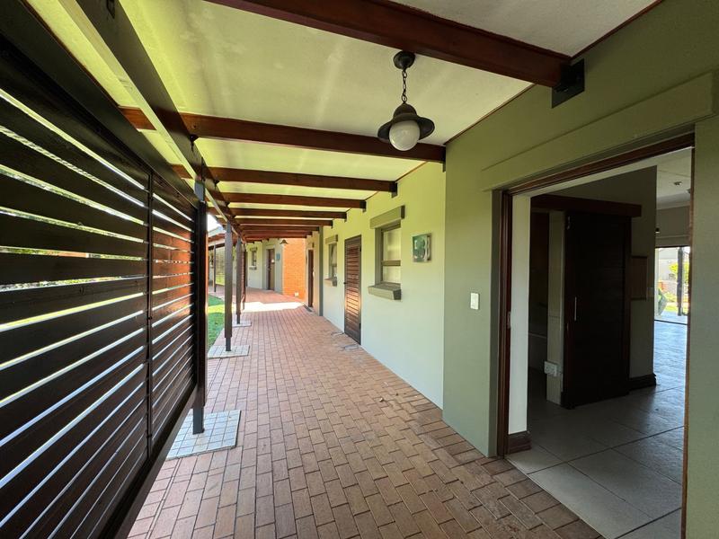VERY NEAT BACHELOR IN RETIRE MIDSTREAM FOR SALE!