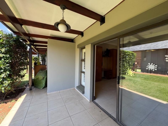 VERY NEAT BACHELOR IN RETIRE MIDSTREAM FOR SALE!