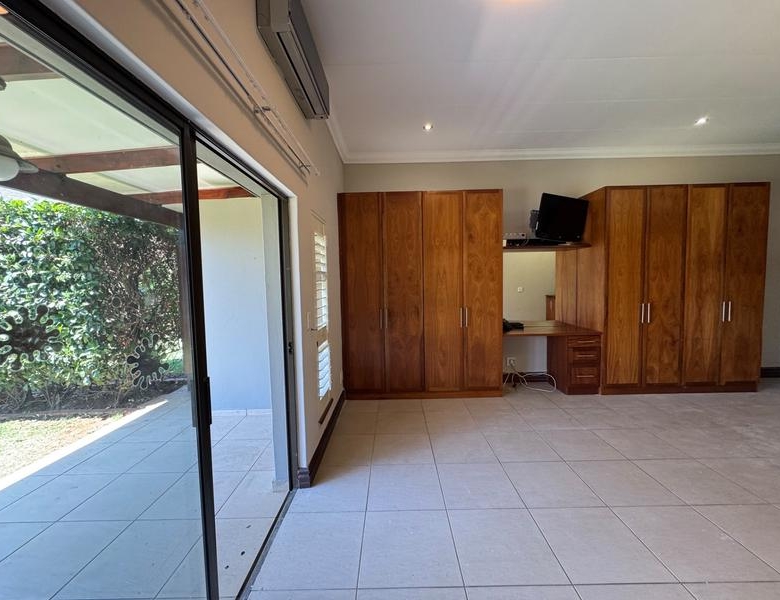 VERY NEAT BACHELOR IN RETIRE MIDSTREAM FOR SALE!