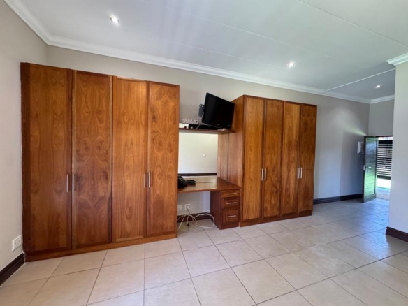 VERY NEAT BACHELOR IN RETIRE MIDSTREAM FOR SALE!