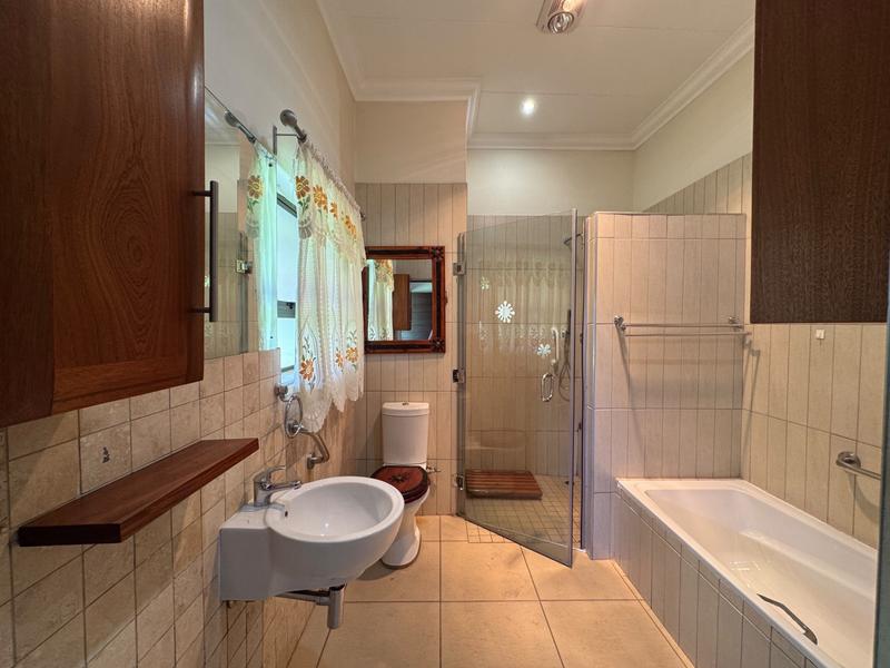 VERY NEAT BACHELOR IN RETIRE MIDSTREAM FOR SALE!