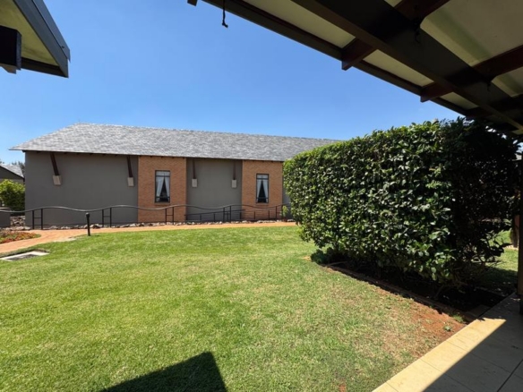 VERY NEAT BACHELOR IN RETIRE MIDSTREAM FOR SALE!