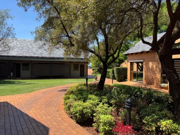VERY NEAT BACHELOR IN RETIRE MIDSTREAM FOR SALE!