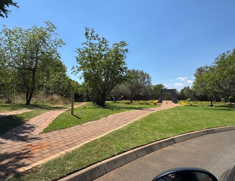 VERY NEAT BACHELOR IN RETIRE MIDSTREAM FOR SALE!