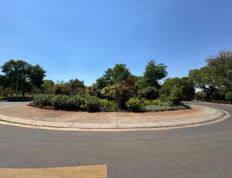 VERY NEAT BACHELOR IN RETIRE MIDSTREAM FOR SALE!