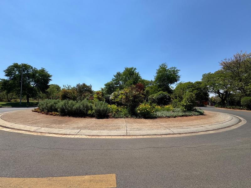 VERY NEAT BACHELOR IN RETIRE MIDSTREAM FOR SALE!
