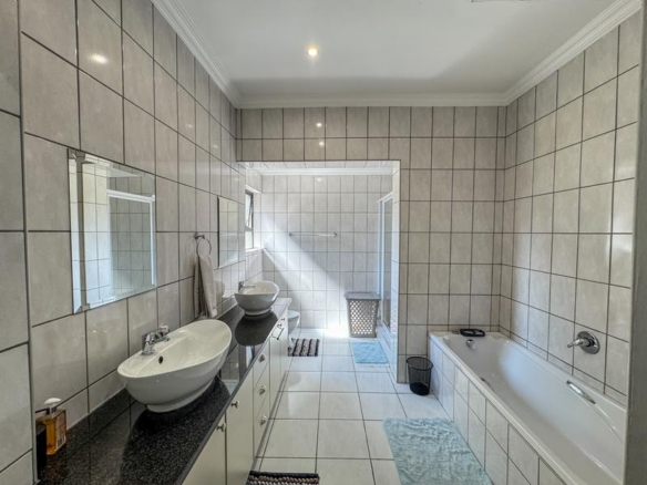 3 Bedroom gem on corner stand for sale in Midstream Hill.