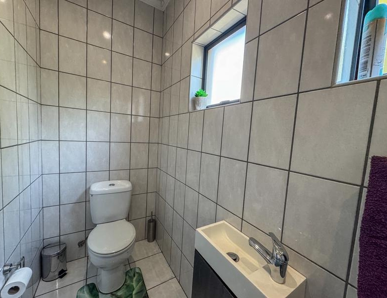 3 Bedroom gem on corner stand for sale in Midstream Hill.