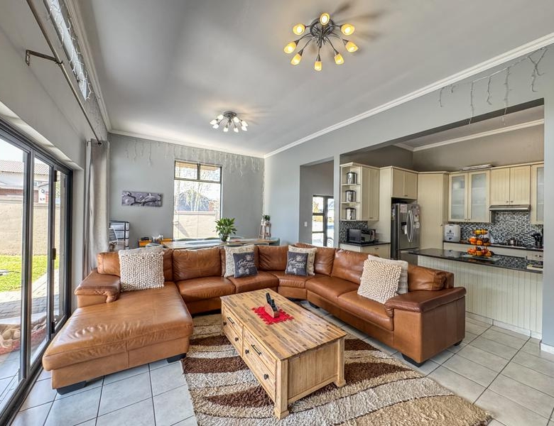 3 Bedroom gem on corner stand for sale in Midstream Hill.