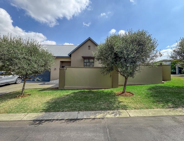 3 Bedroom gem on corner stand for sale in Midstream Hill.