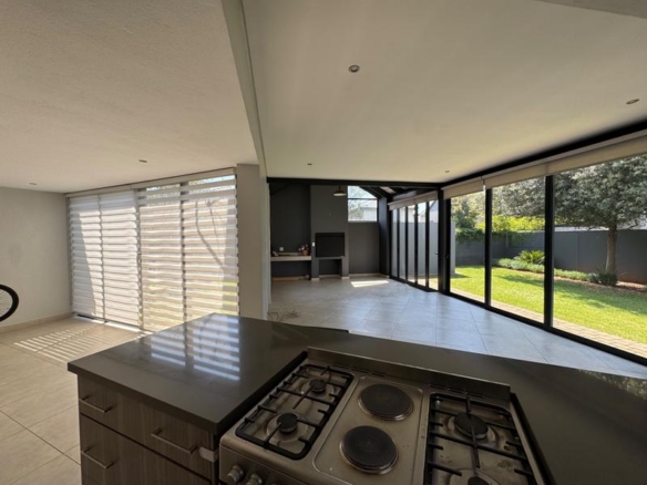 VERY NEAT SINGLE STOREY 3 BEDROOM HOUSE FOR SALE IN MIDSTREAM MEADOWS!