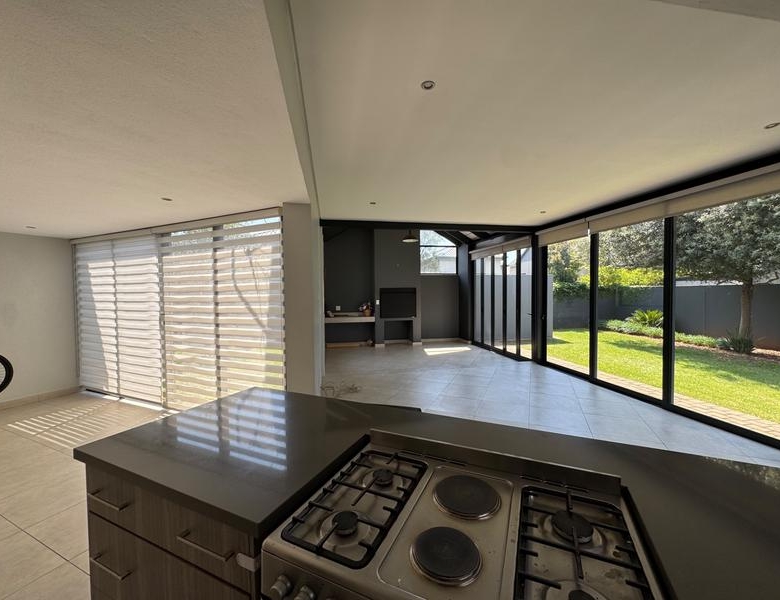 VERY NEAT SINGLE STOREY 3 BEDROOM HOUSE FOR SALE IN MIDSTREAM MEADOWS!
