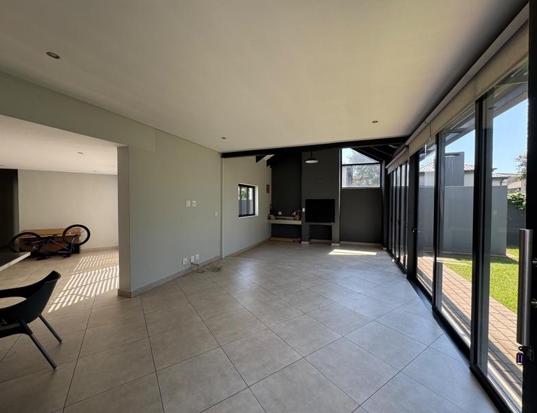 VERY NEAT SINGLE STOREY 3 BEDROOM HOUSE FOR SALE IN MIDSTREAM MEADOWS!