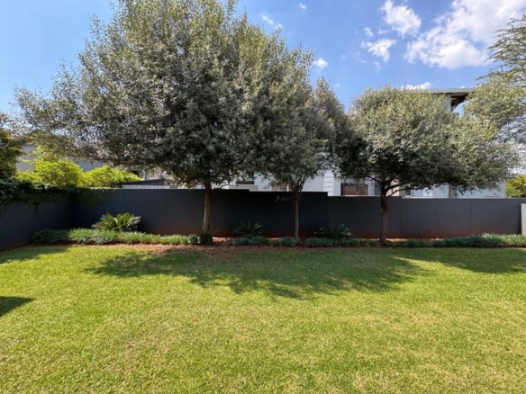 VERY NEAT SINGLE STOREY 3 BEDROOM HOUSE FOR SALE IN MIDSTREAM MEADOWS!