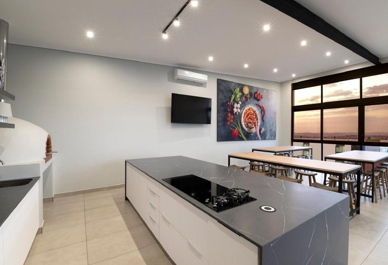 MODERN 2 BEDROOM UNFURNISHED APARTMENT UNIT TO RENT