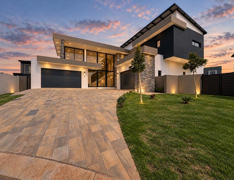 Modern Contemporary Masterpiece in Midstream Heights Estate