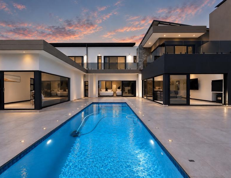 Modern Contemporary Masterpiece in Midstream Heights Estate