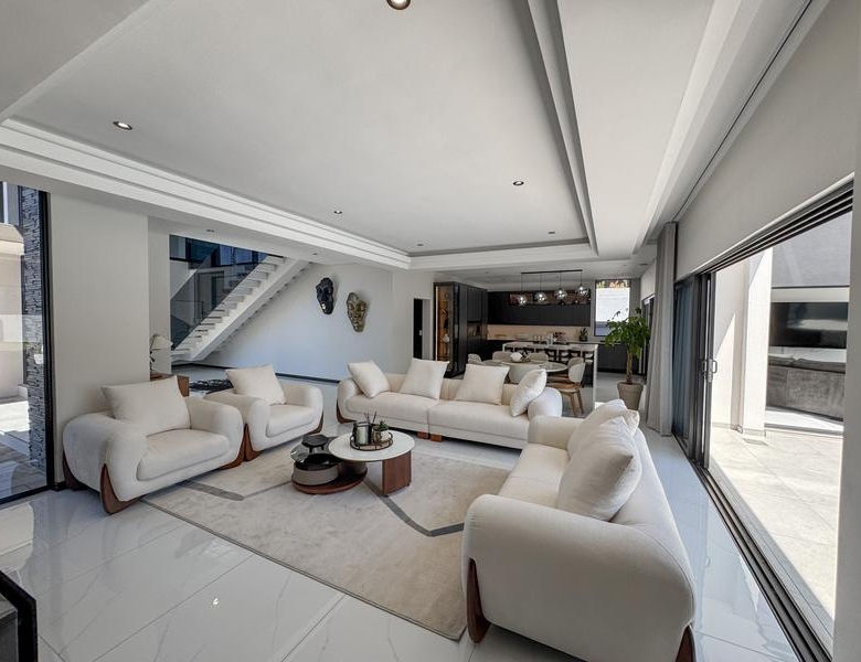 Modern Contemporary Masterpiece in Midstream Heights Estate