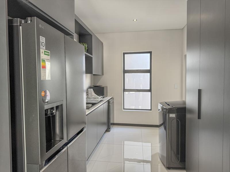 Modern Contemporary Masterpiece in Midstream Heights Estate