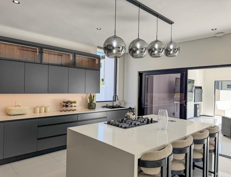 Modern Contemporary Masterpiece in Midstream Heights Estate