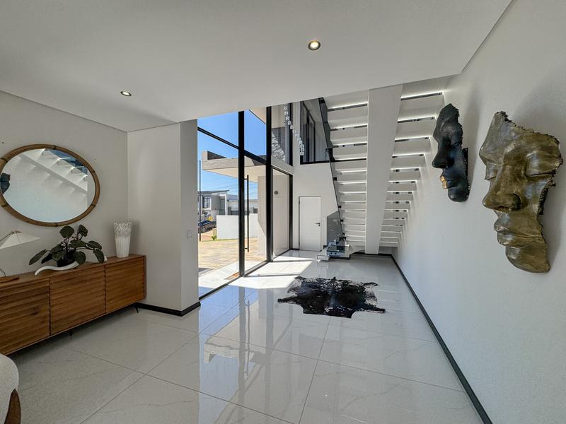 Modern Contemporary Masterpiece in Midstream Heights Estate