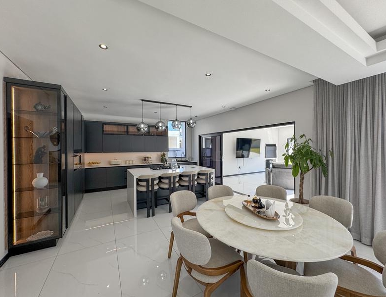 Modern Contemporary Masterpiece in Midstream Heights Estate