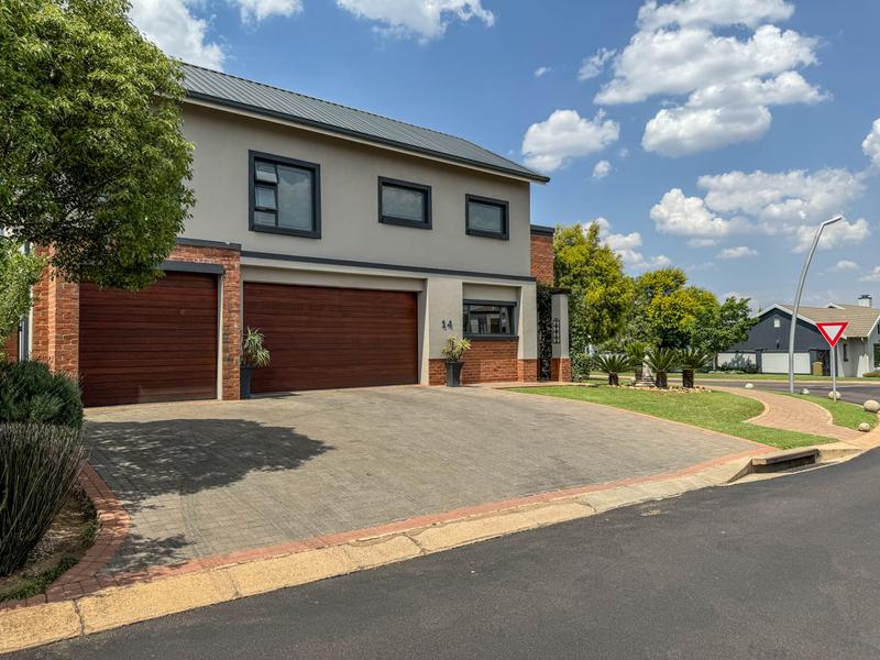 LUXURIOUS FAMILY LIVING WITH SPACE, STYLE & ENTERTAINMENT