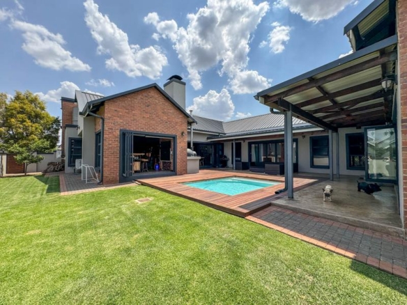 LUXURIOUS FAMILY LIVING WITH SPACE, STYLE & ENTERTAINMENT