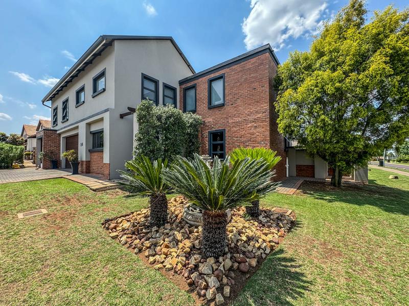 LUXURIOUS FAMILY LIVING WITH SPACE, STYLE & ENTERTAINMENT