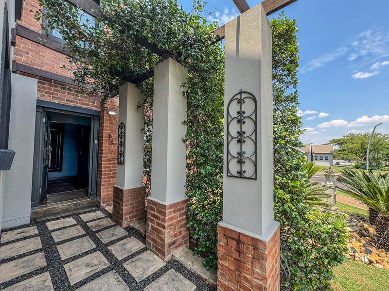 LUXURIOUS FAMILY LIVING WITH SPACE, STYLE & ENTERTAINMENT